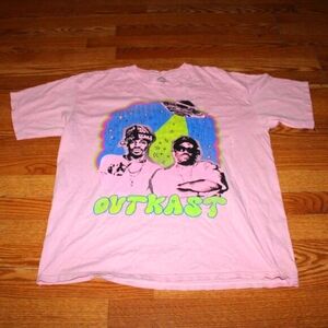 OutKast Thrashed Distressed Graphic Tee - Size S